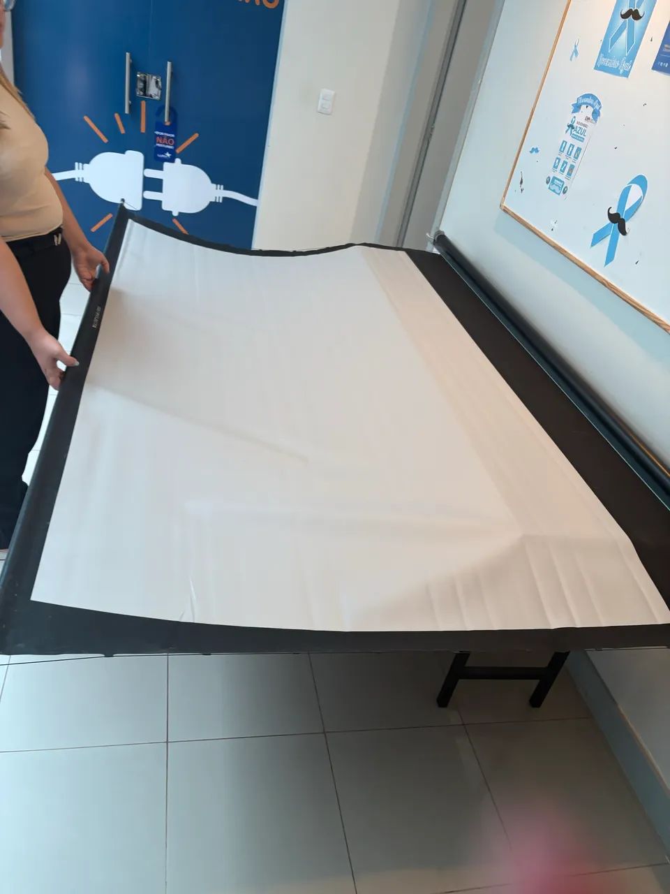 Tela Retrátil Elétrica Tensionada C/moldura P/gesso sem controle  - Foto 5