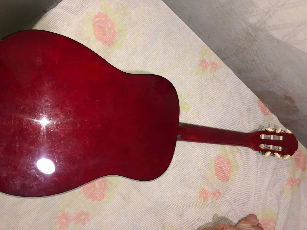 Violão Vermelho