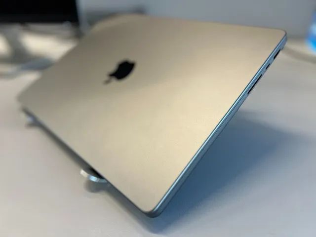 MacBook Pro 14 MacBook Pro 14