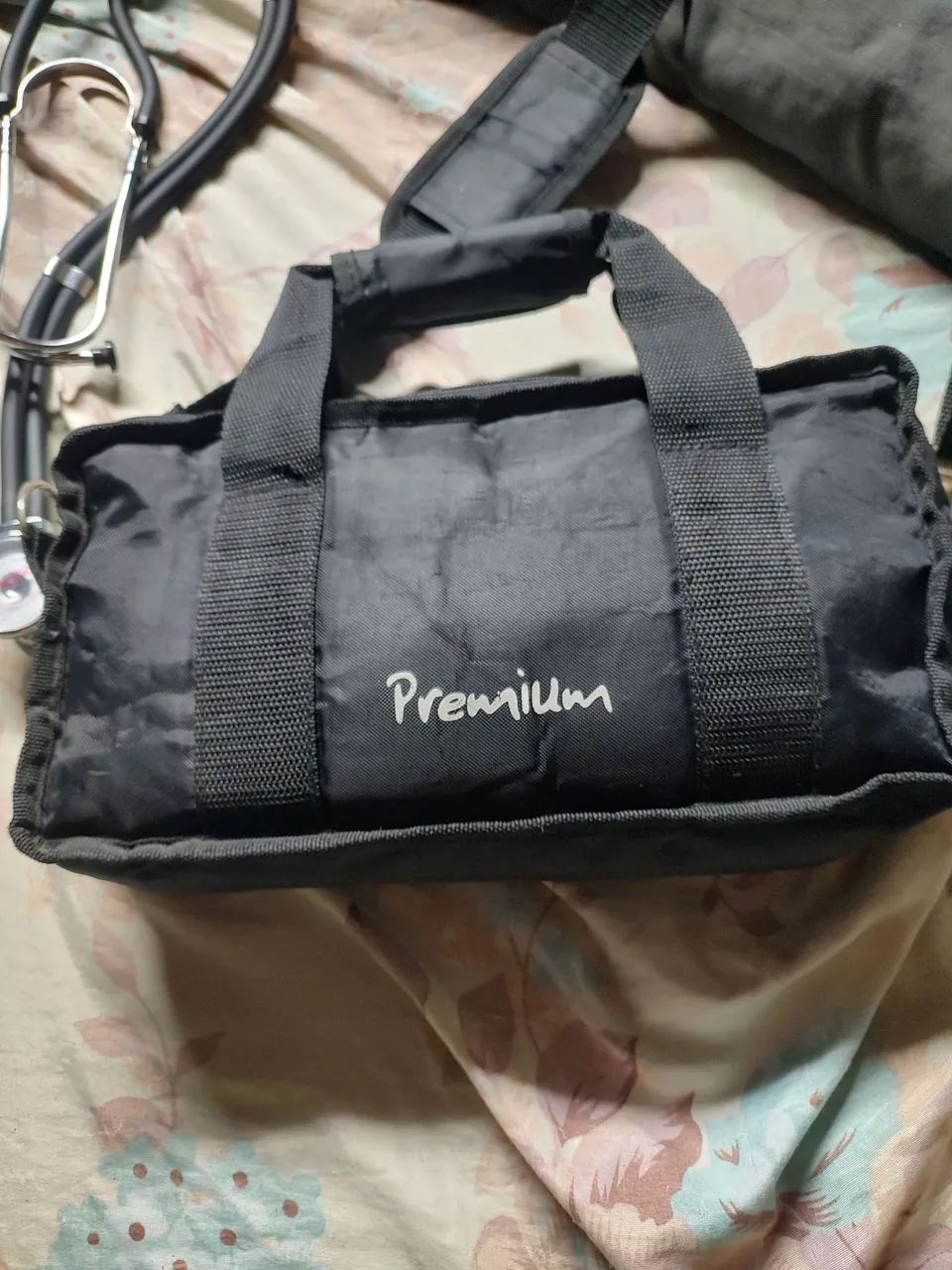  Kit de enfermagem Estetoscópio Médico medidor de pressão 2 bolsa e acessórios extras  - Foto 3