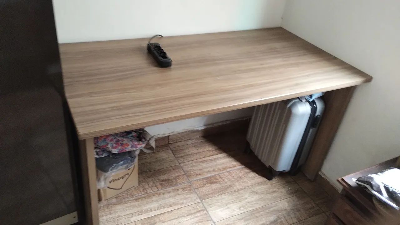 Mesa de madeira em ótimo estado