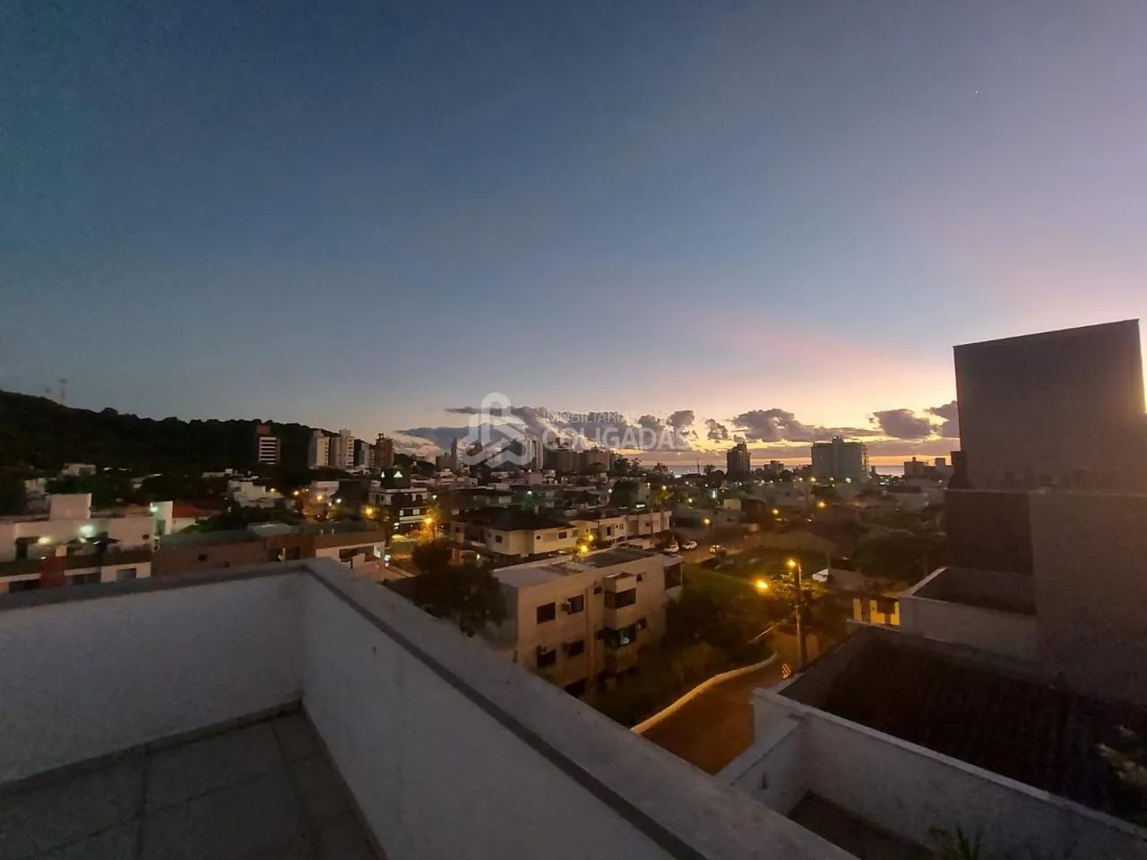 OPORTUNIDADE DE TRIPLEX NA PRAIA DOS AMORES - Foto 2