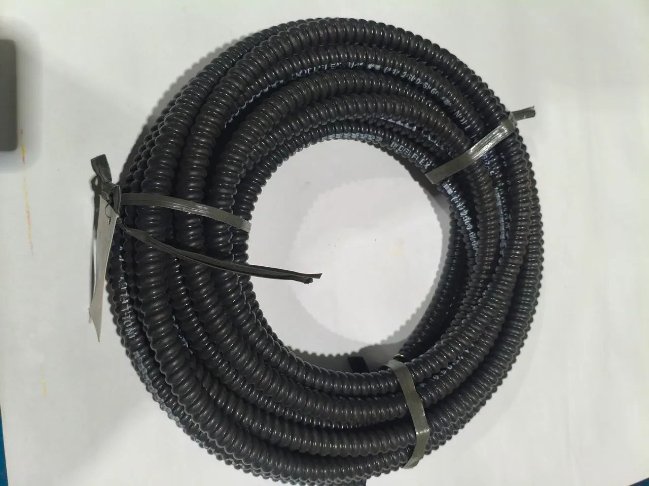 Eletroduto flexível metálico com capa (Sealtubo) diâmetro de 1.1/4" rolo com 10 metros - Foto 2