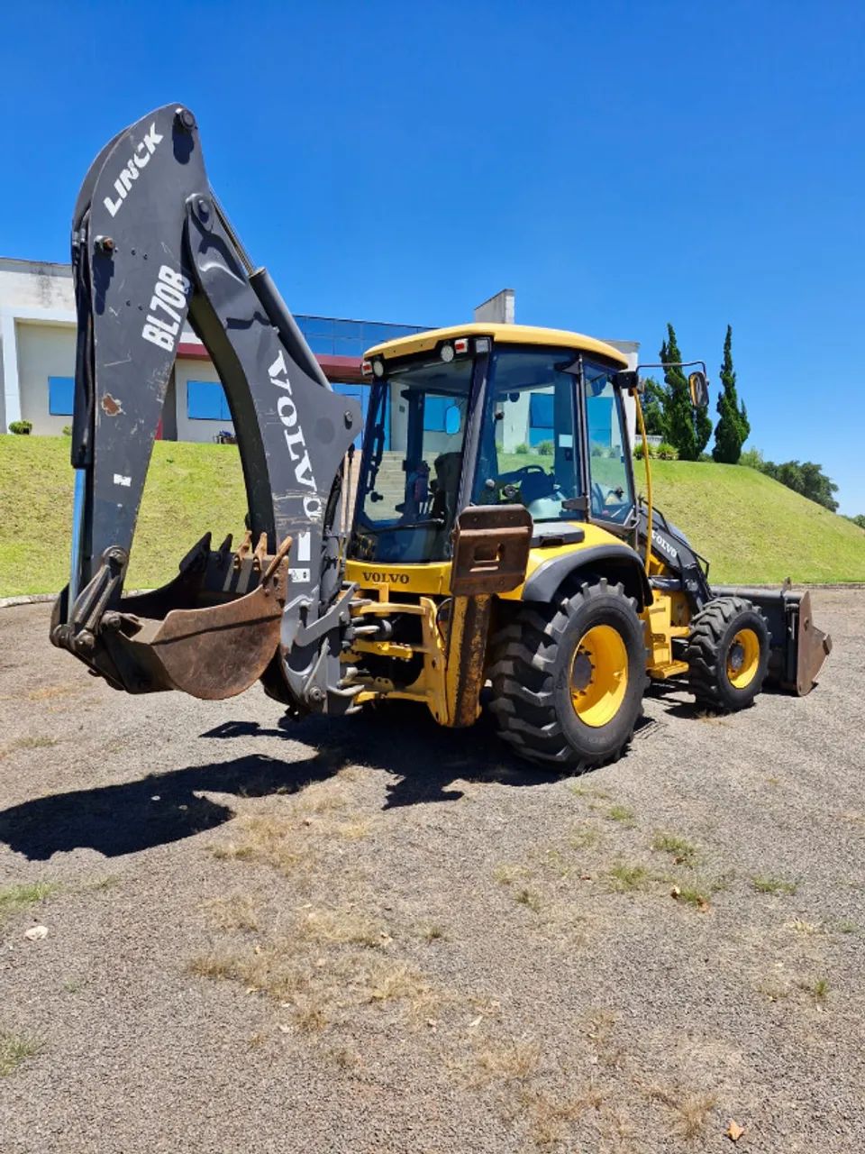 Retro Escavadeira Volvo BL70B ano 2012 tração 4x4 - Foto 6