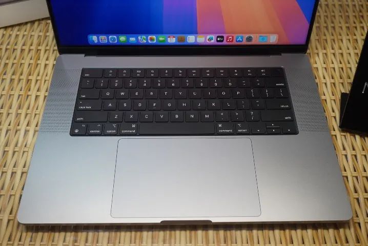 MacBook Pro M2 Pro 16" - 16gb, 512gb - Space Gray - Foto 2