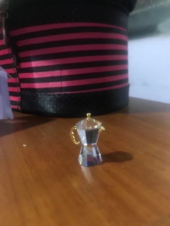Miniatura de Cafeteira em Cristal swarovski 