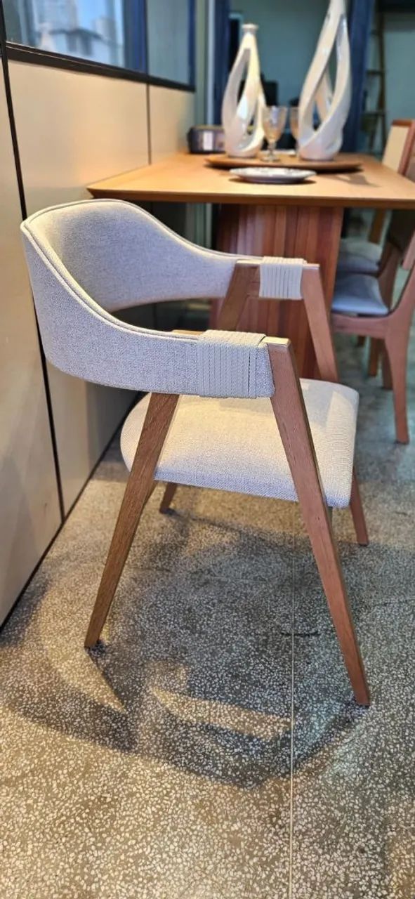 Poltrona de Design com Detalhes em Couro para salas ou mesas de jantar  - Foto 2