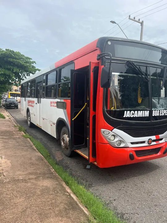 Ônibus  1721 ano 2013 Mercedes bens - Foto 2
