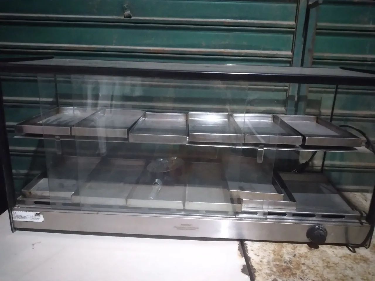 Vendo estufa  Titã Eletrocomercia  ,com 12 bandejas s