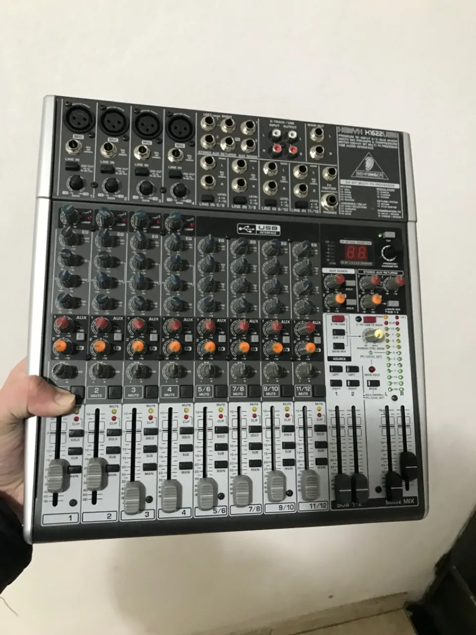 Mesa de Som Behringer X1622USB 16 Canais