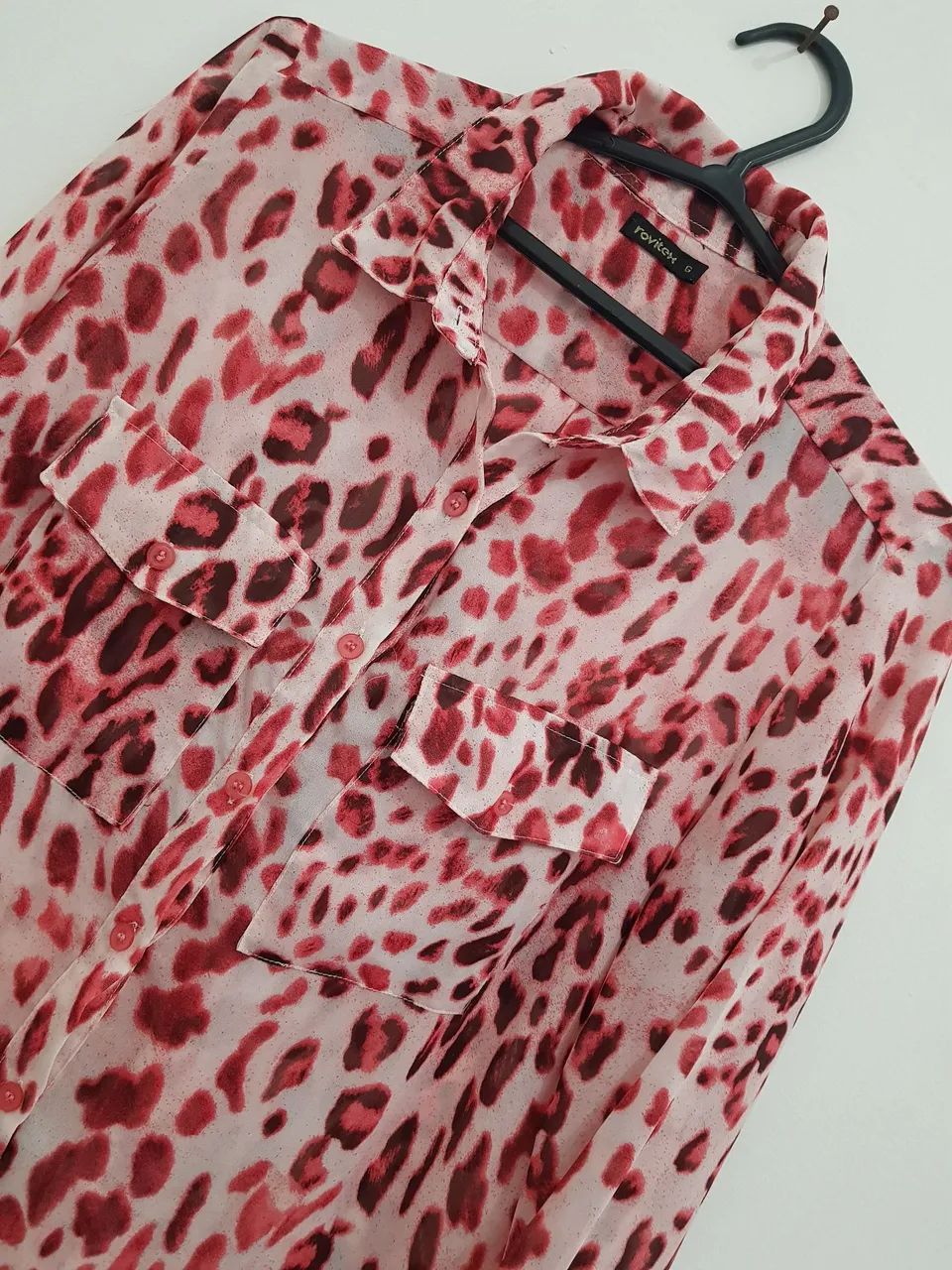 Blusa Feminina com estampa animal print.  Nova. Super Linda e  Moderna. - Foto 2