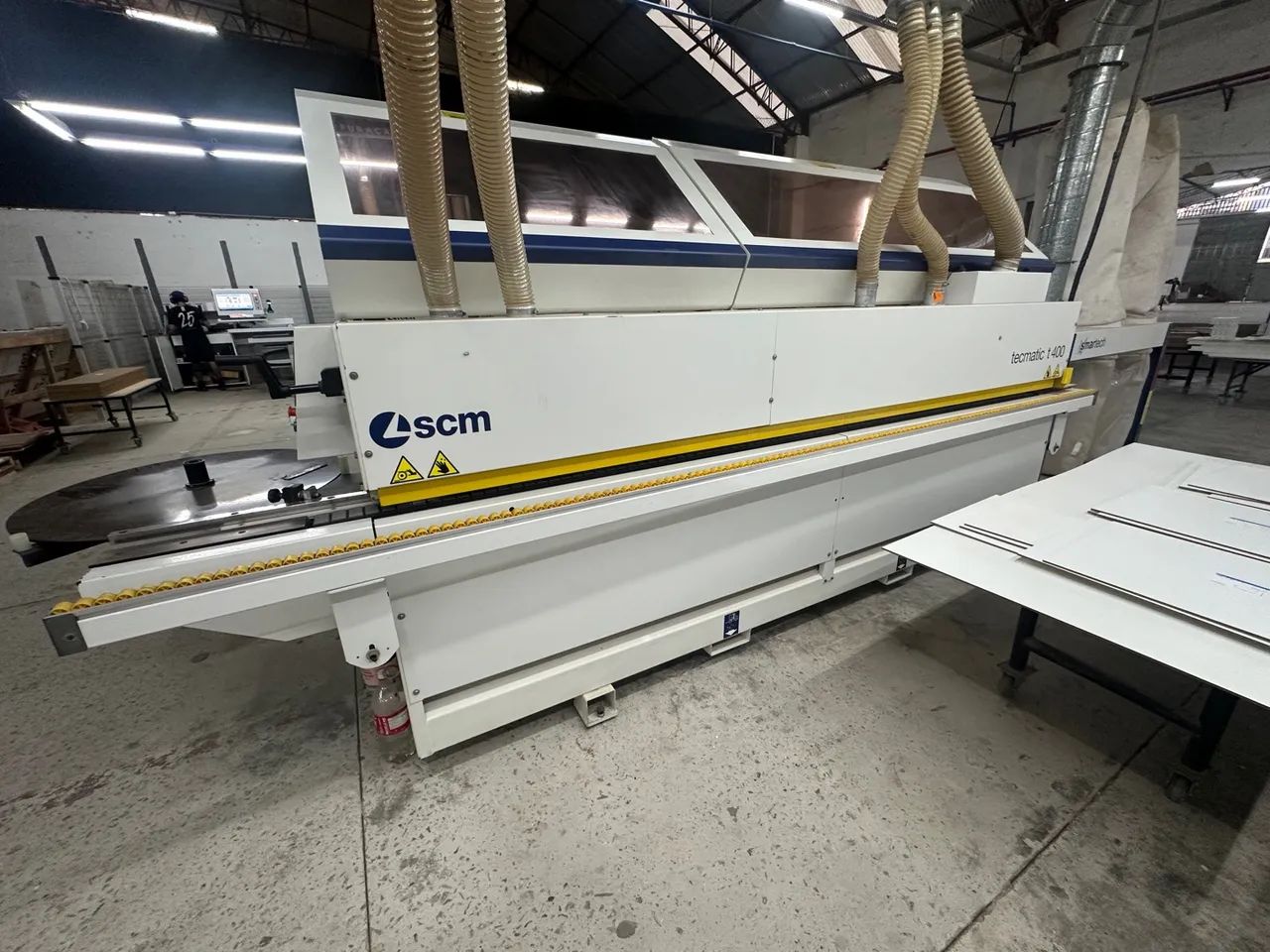 Coladeira automatica marcenaria