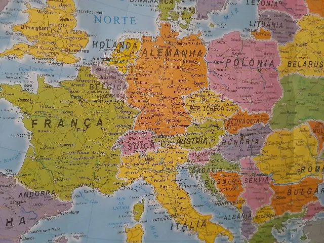 Mapa Grande Político da Europa - Foto 4