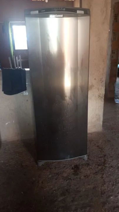 Vendo uma geladeira frost free 342 litros seme nova chama no WhatsApp *