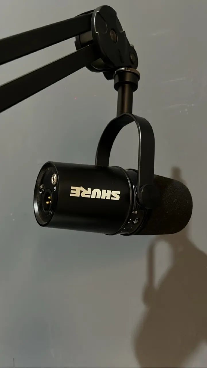 Microfone Shure MV7 - Qualidade Profissional