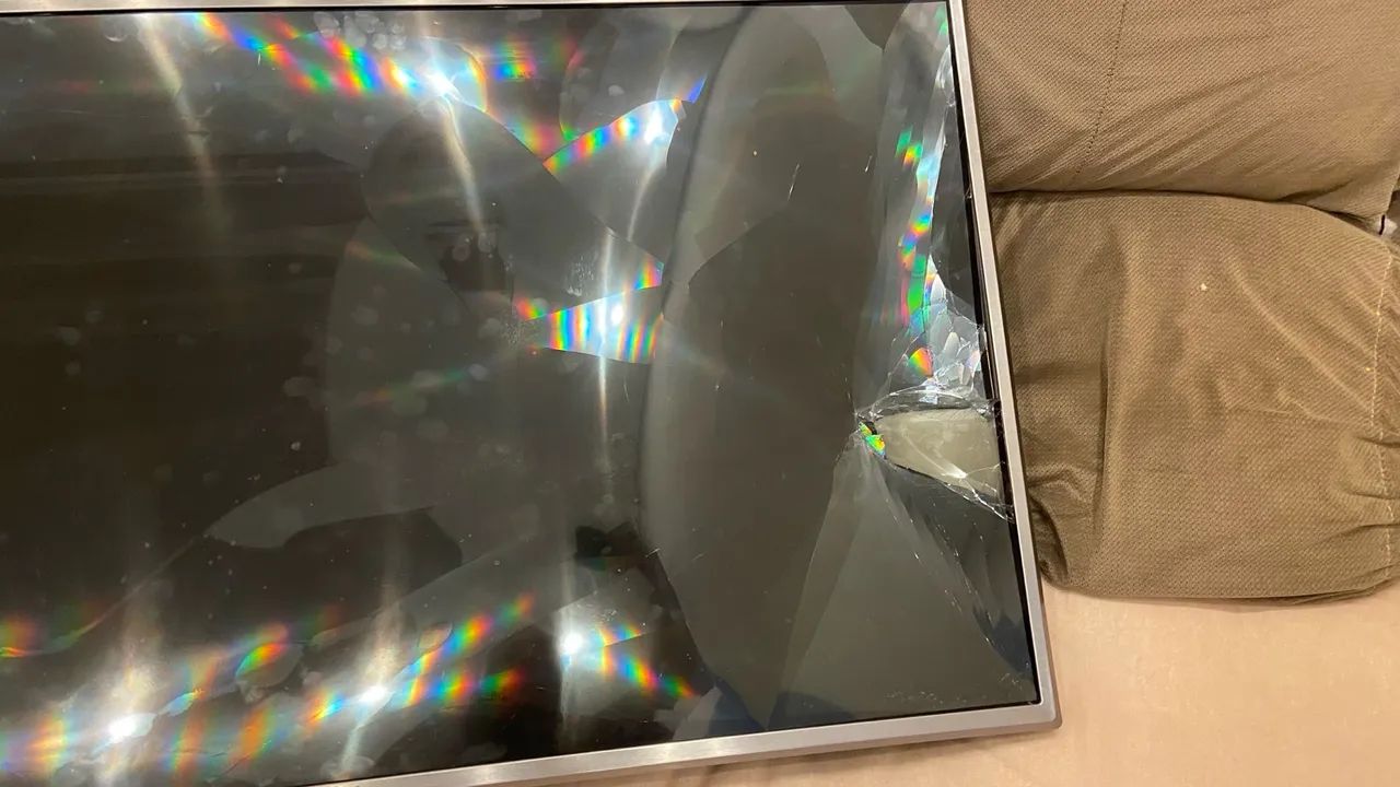 Tv LG 4k Tela quebrada 43UK6520PSA402624731478108162