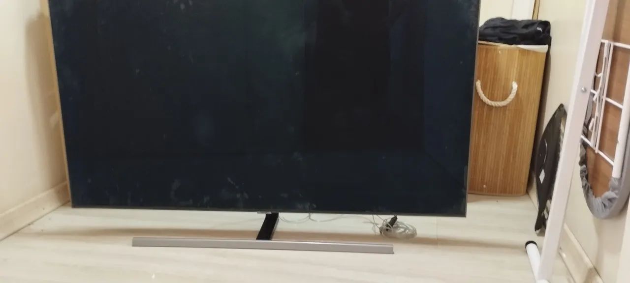 Smart TV Samsung Tela TRINCADA e imagem listrada - Foto 2