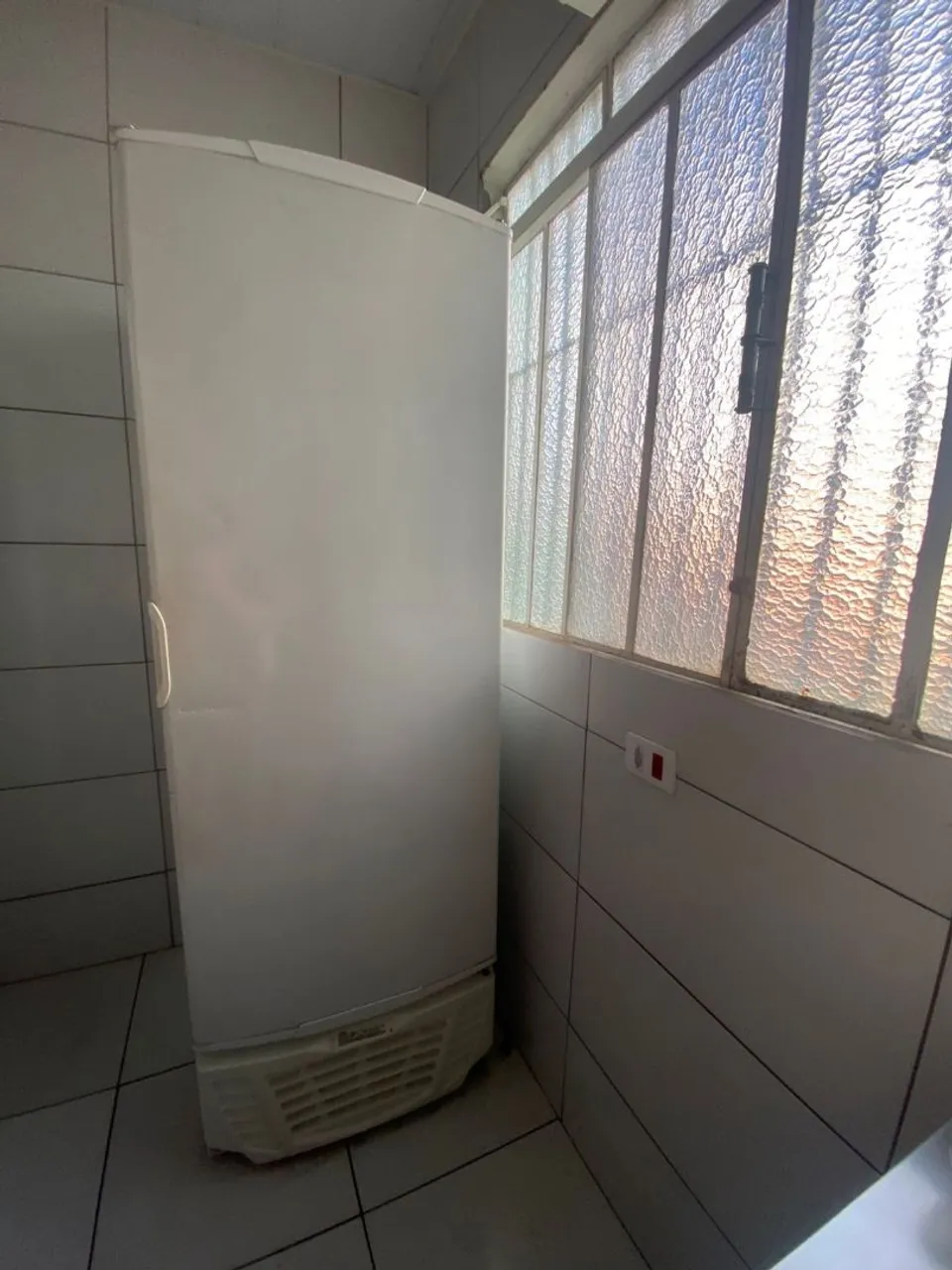 Freezer Vertical Industrial - Ótimo Estado