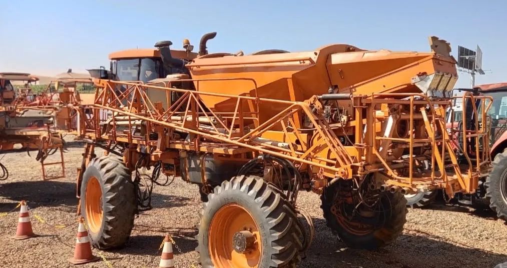 Pulverizador Uniport Jacto 3030 NPK Adubador ano 2019 com 8700 horas, em SP - Foto 2