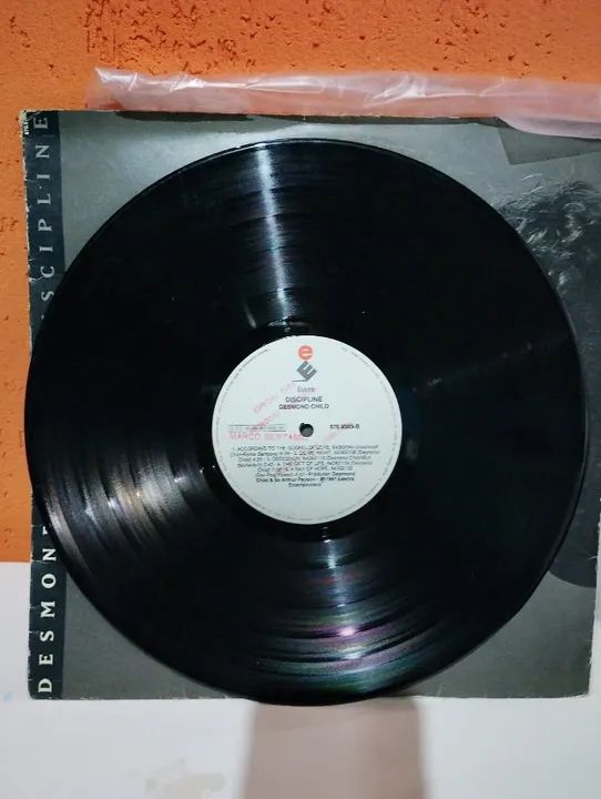 DISCO LP DESMOND CHILD DISCIPLINE... MUITO BEM CONSERVADO - Foto 4