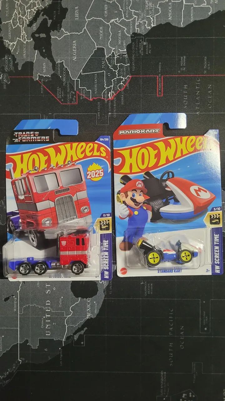 Carrinho Hot Wheels Transformers Optimus Prime e Mario Kart