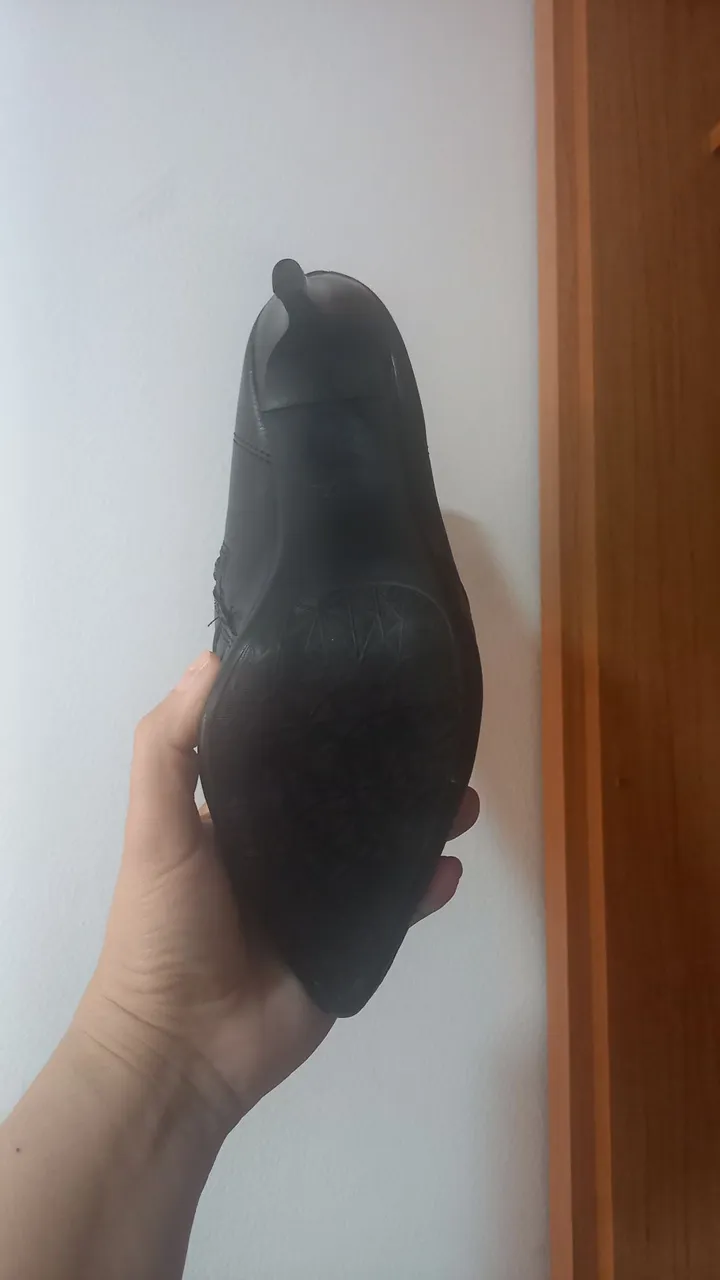 Bota de salto preta