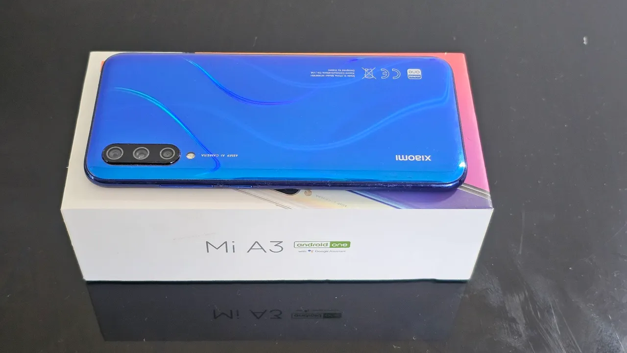 Celular Xiaomi MiA3 excelente Câmera boa