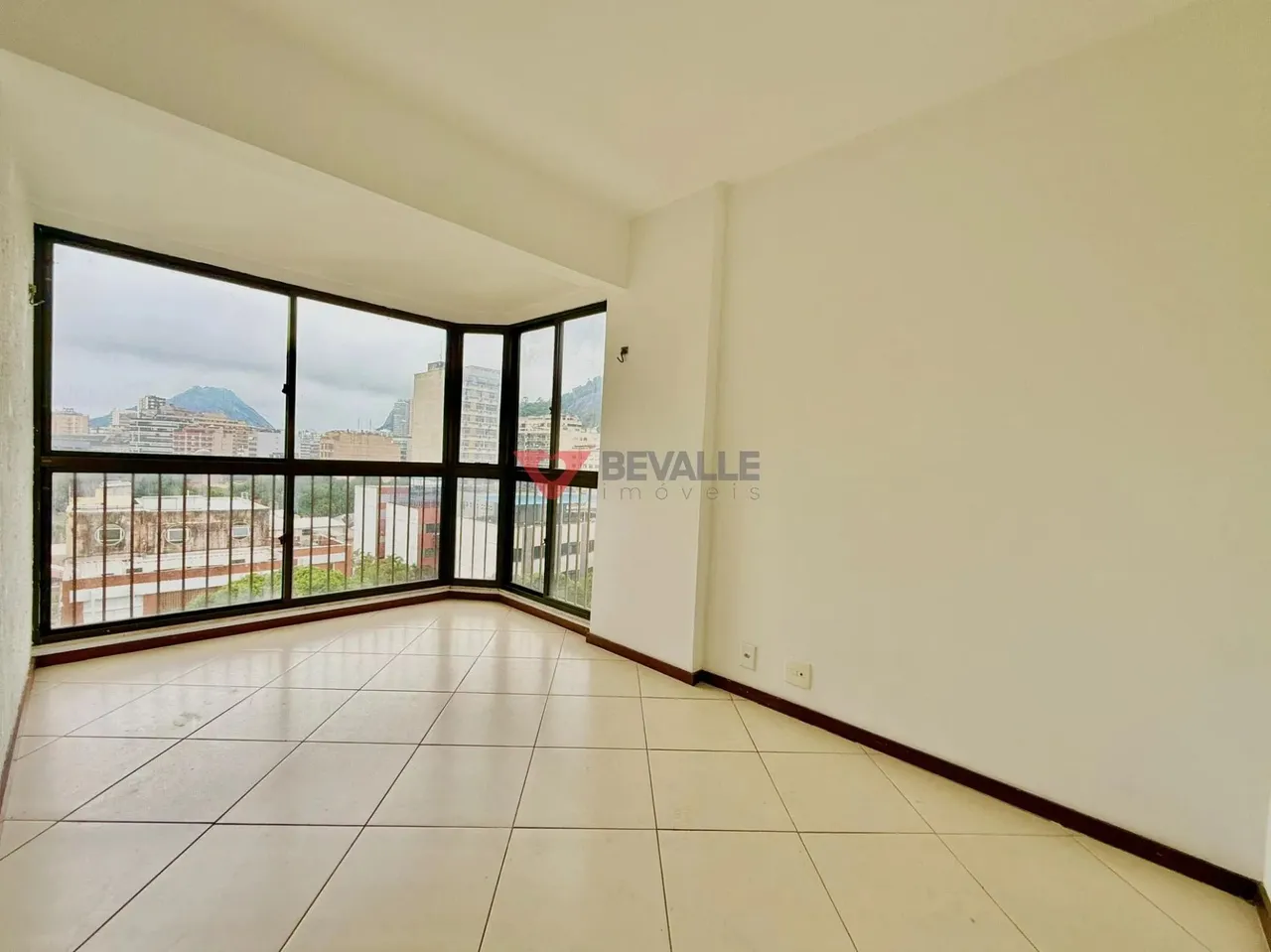 Apartamento à venda em Botafogo 3 Dormitórios mais dependência e infraestrutura