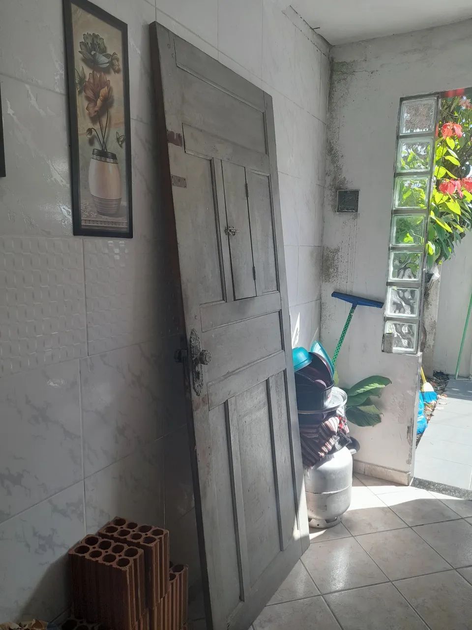 Porta de madeira maciça antiga