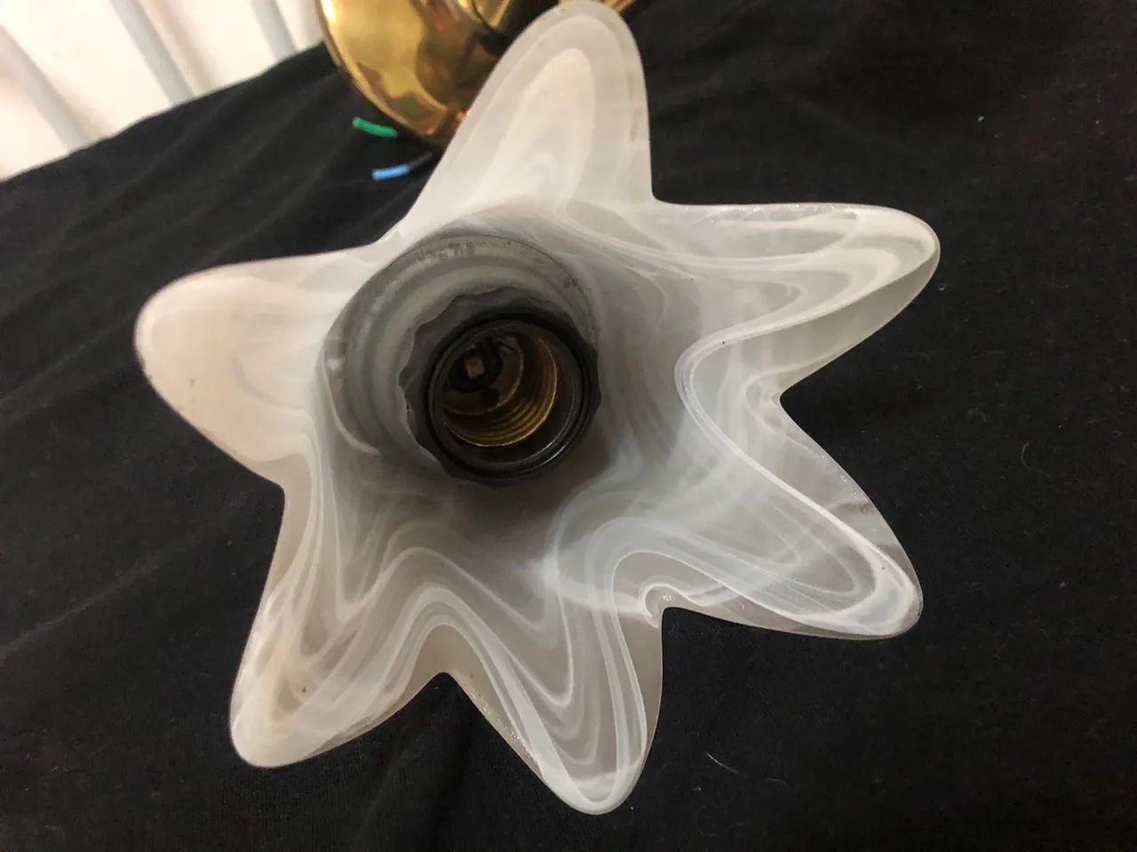 Lustre dourado com 3 pontas para lâmpadas - Foto 3
