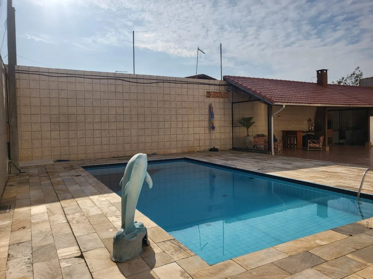"Casa com piscina privativa, churrasqueira e muito espaço em PG!"