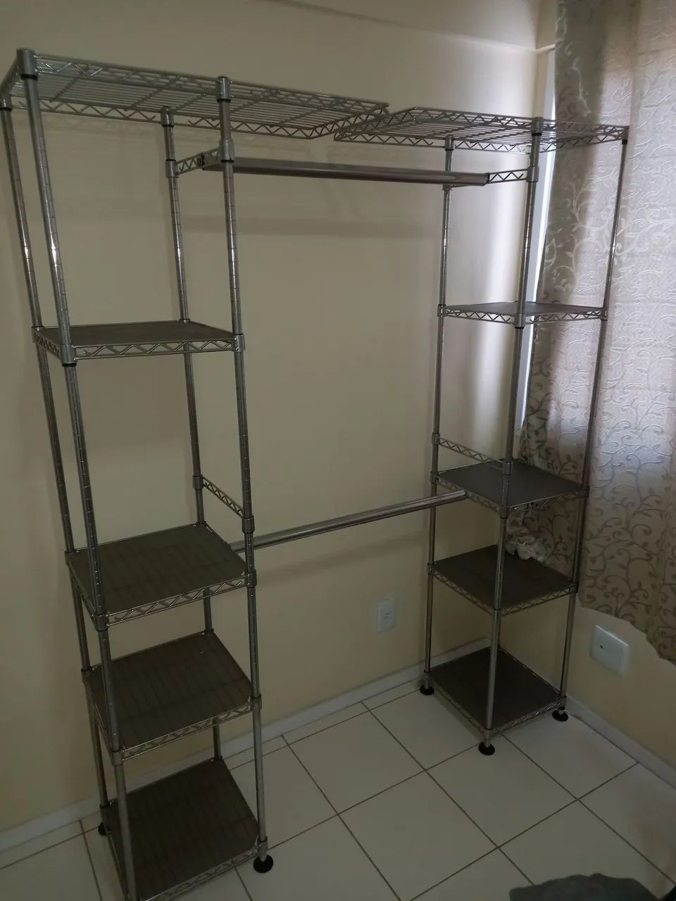 Armário Arara de Aço para Roupas com Prateleiras