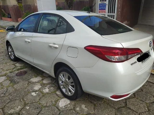 Yoyota Yaris Sedã 1.5 XL branco em ótimo estado - Foto 4