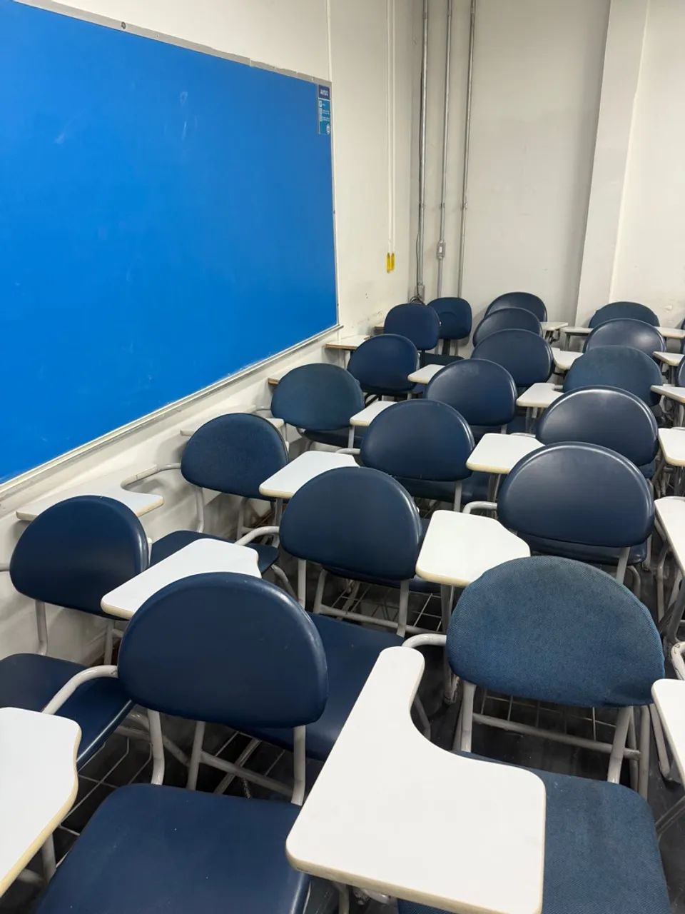 Cadeiras Universitárias com Prancheta - Foto 4