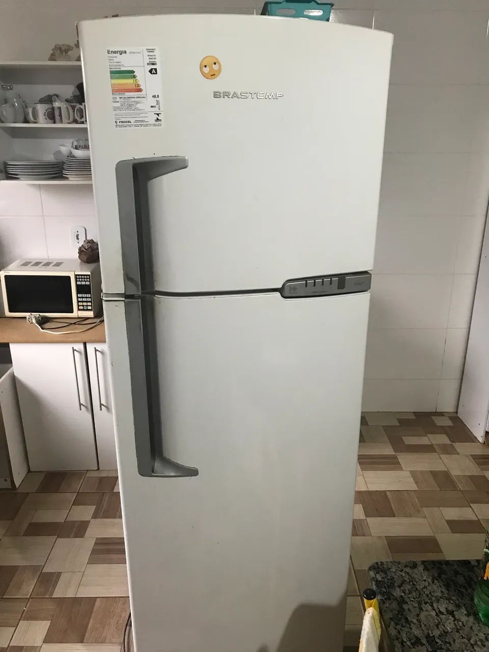 Vende-se está geladeira.