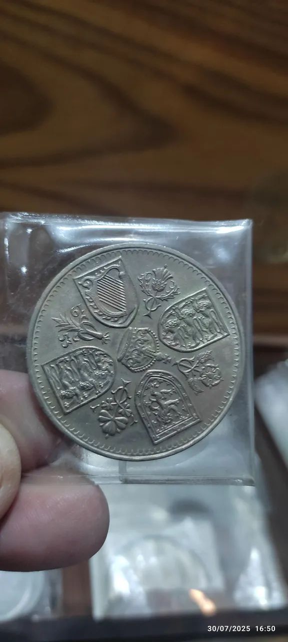 Moeda Antiga Elizabeth II - Cinco Shillings - Foto 2