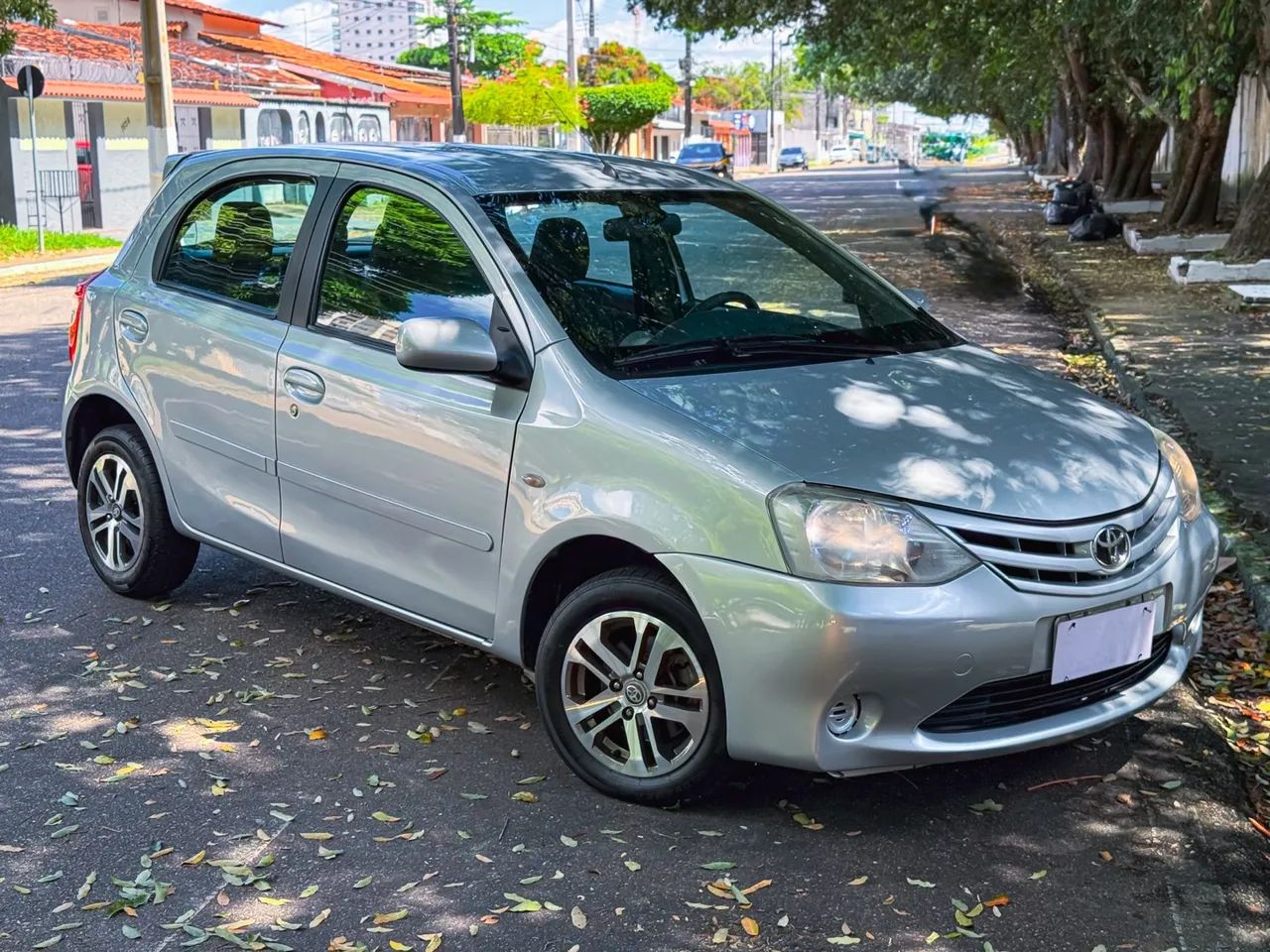 TOYOTA ETIOS HATCH 1.3 XS FLEX MT 2013 - COMPLETO - Foto 3