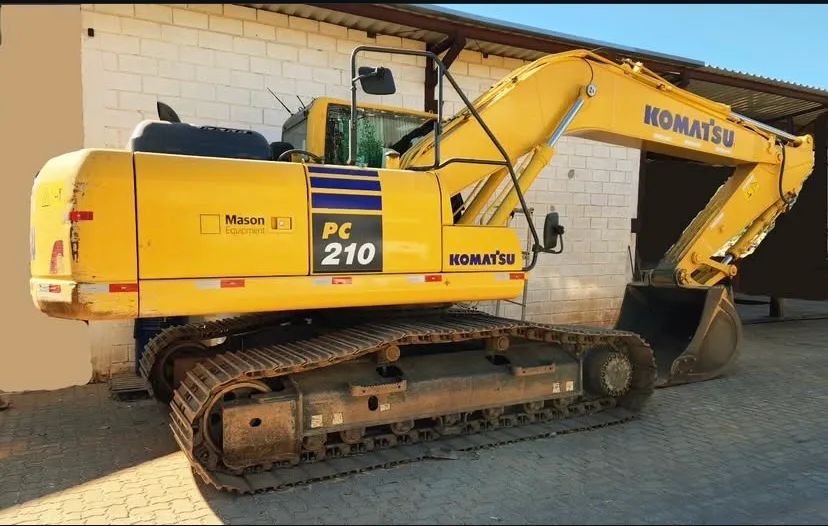 Escavadeira Komatsu PC210 - Mason Equipment