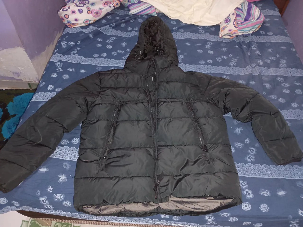 Jaqueta Puffer Preta com Capuz - Conforto e Estilo