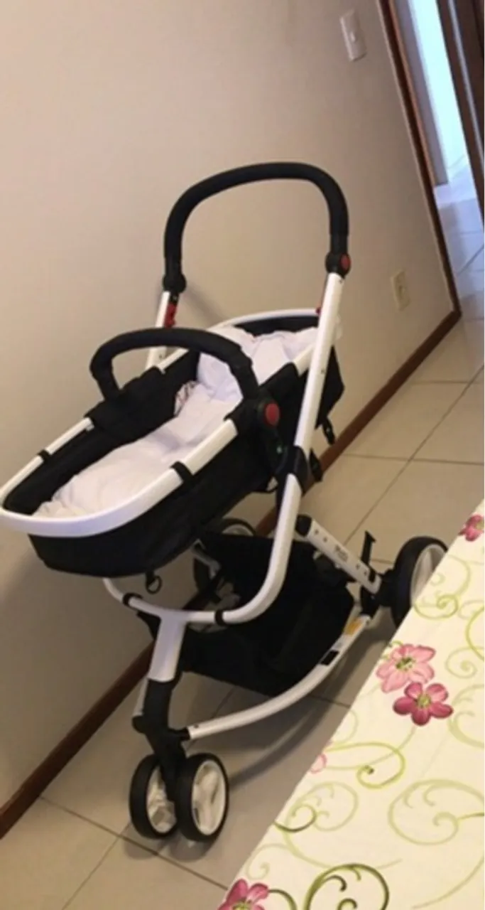 Carrinho de Bebê Moderno e Confortável