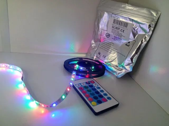 Fita LED RGB USB com Controle 5V - 02 metros - Rolo - Nova