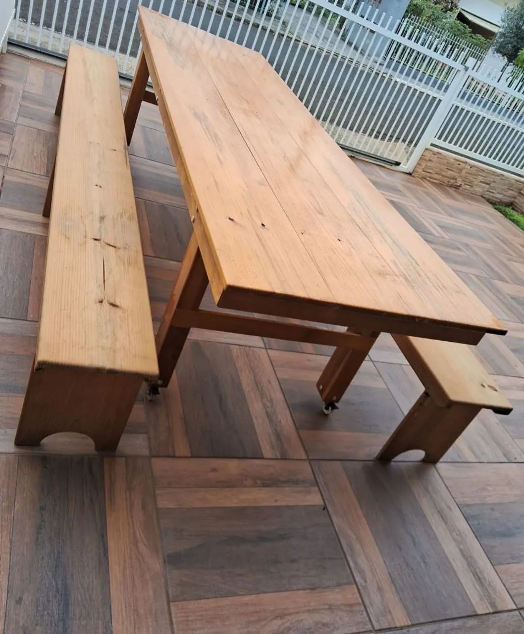 Conjunto de Mesa de Jantar com Bancos de Madeira - Foto 4
