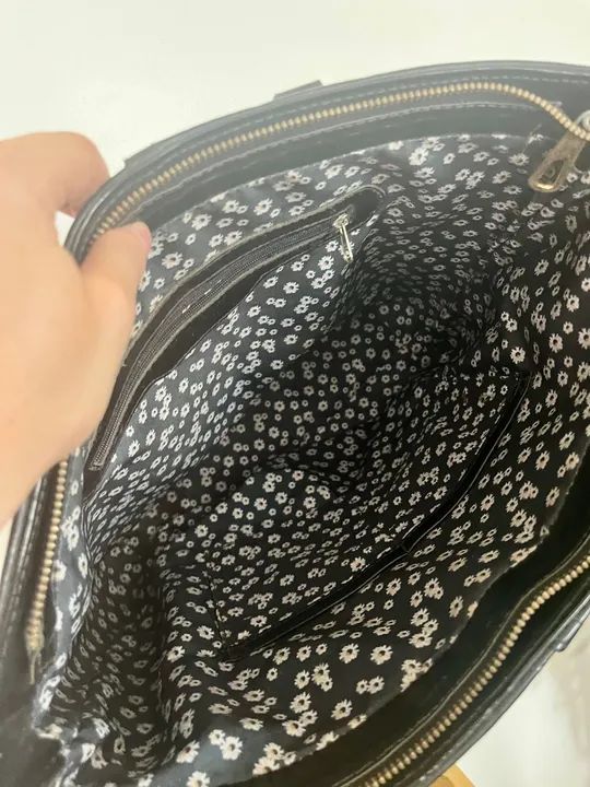 Bolsa grande couro envernizado preta!  - Foto 6