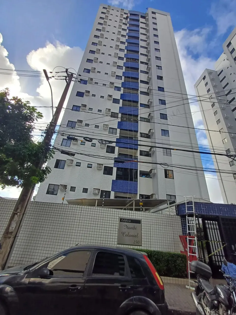 Alugo apartamento com 03 quartos, suíte e 01 vaga na Torre - Recife - PE