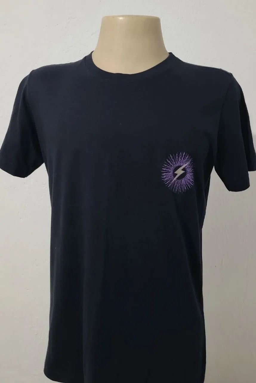 Camisa Preta tamanho M, bonita, confortável, design moderno, atual.  - Foto 4