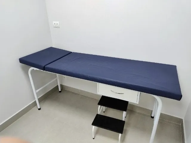 Kit Maca - Mesa Para Exame Fixa com gaveta + Escada 2 Degraus