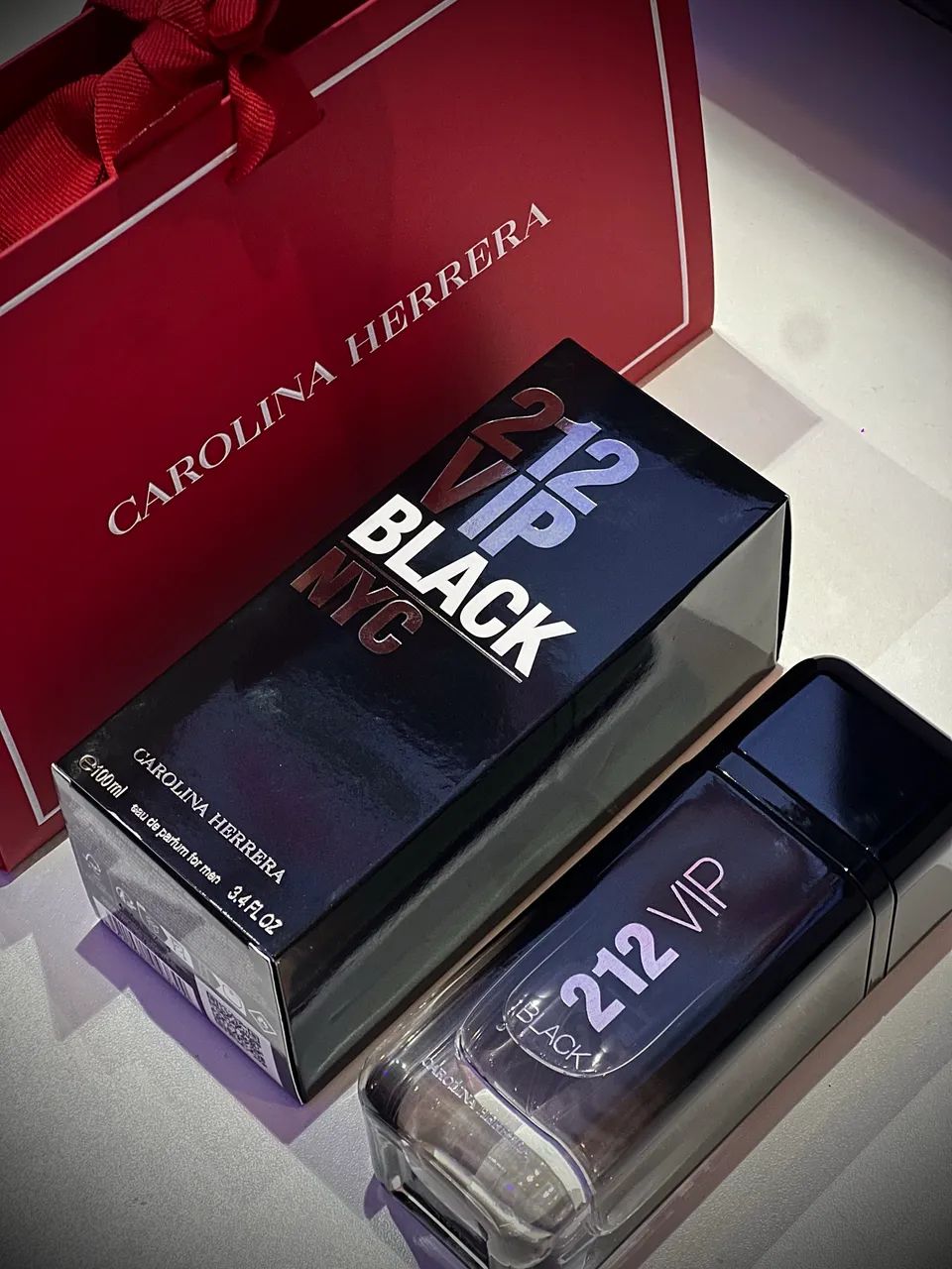 Perfume 212 vip black carolina herreira 100ml  - Foto 3