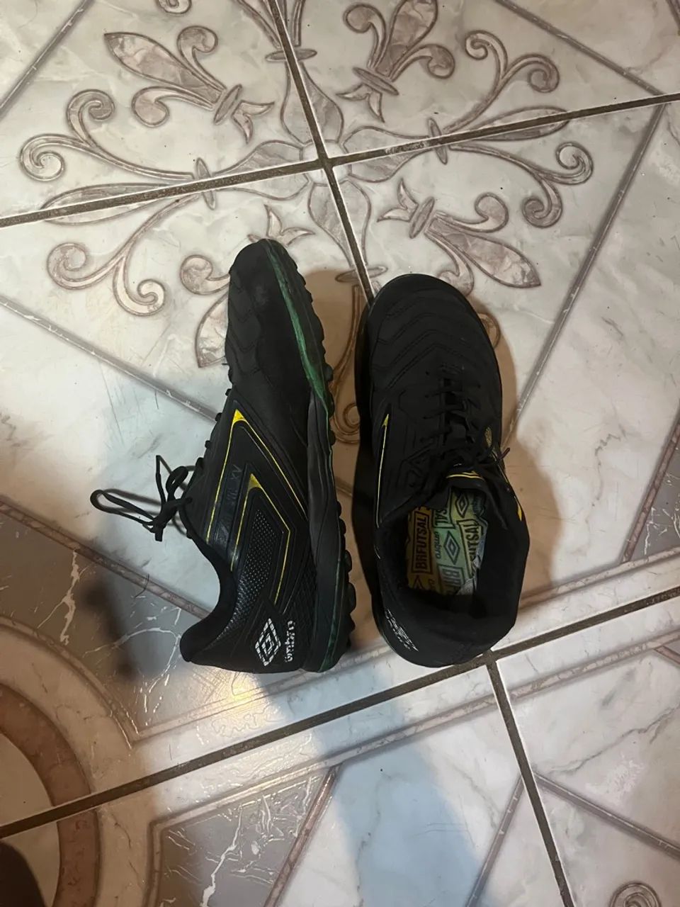 Chuteiras de society Umbro pro 5