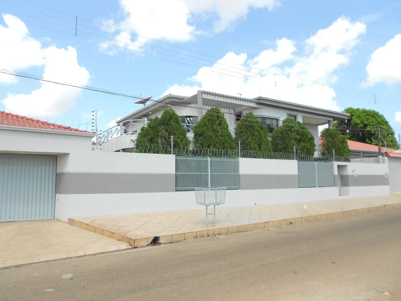 EXCELENTE CASA DE ALTO PADRÃO, PRÓXIMO A AV. GUAPORÉ. - Foto 4
