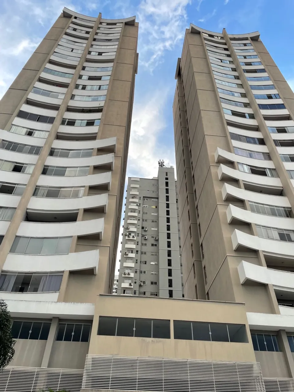 Aluga-se lindo apartamento a poucos metros do Parque Flamboyant